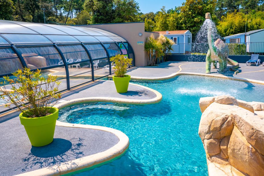 Les Dinosaures, votre camping avec piscine réglementée