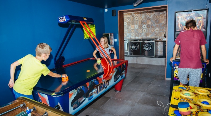 salle de jeux abri des dinos, restaurant port Bourgenay