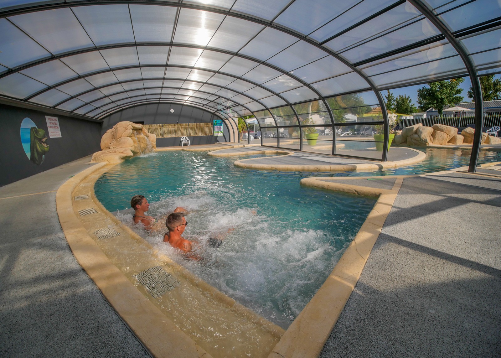 Votre camping vendée avec piscine, les Dinosaures